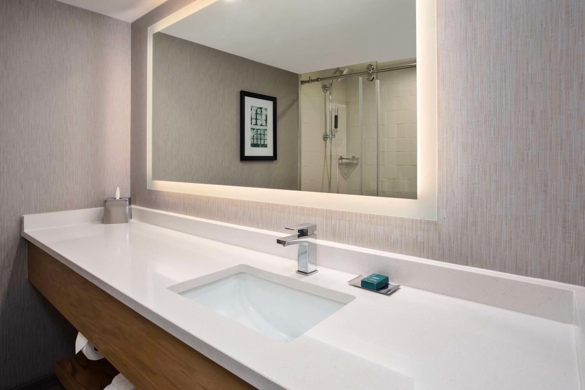 Doubletree By Hilton Lansing Hotel Ngoại thất bức ảnh