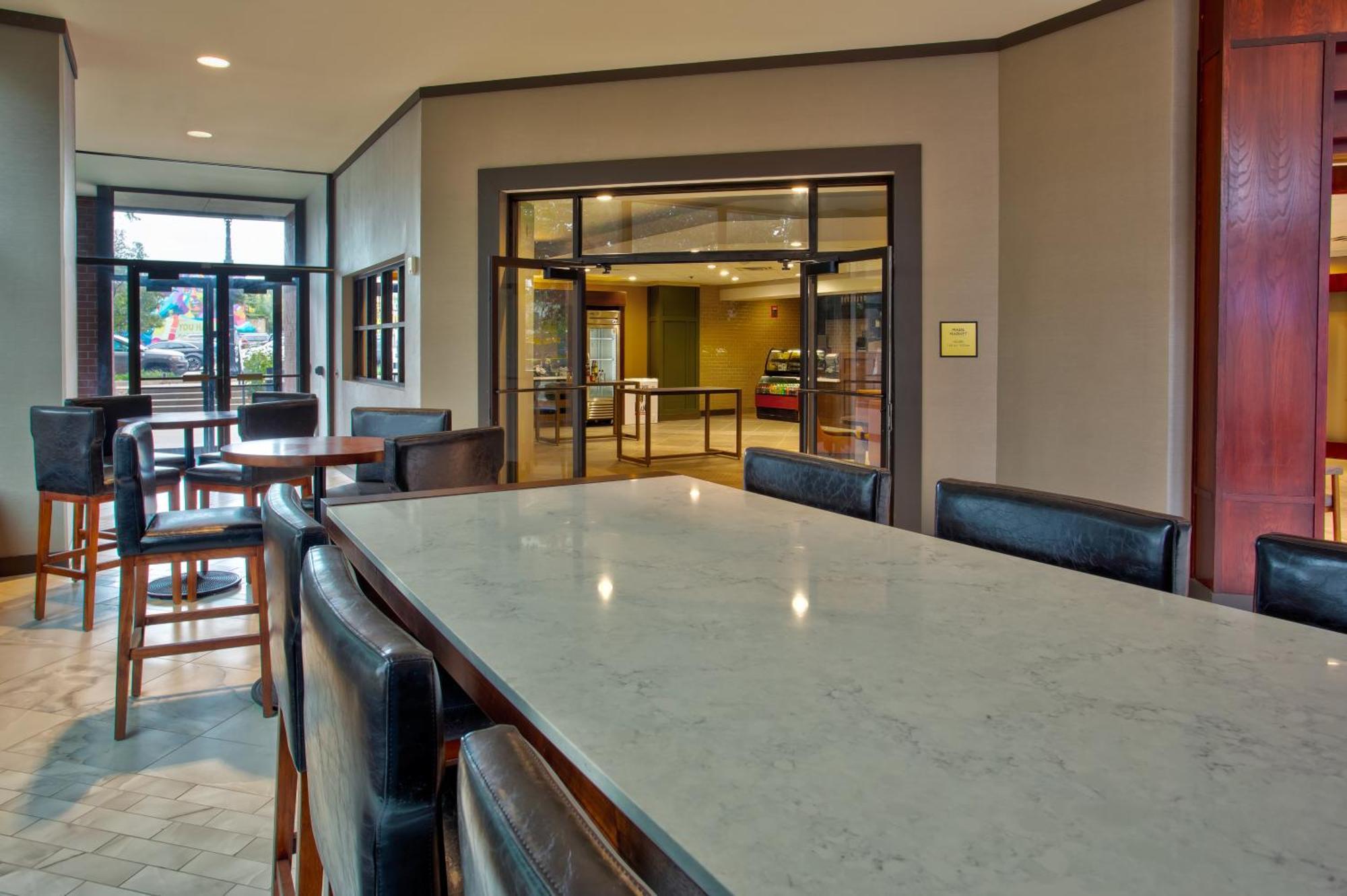 Doubletree By Hilton Lansing Hotel Ngoại thất bức ảnh