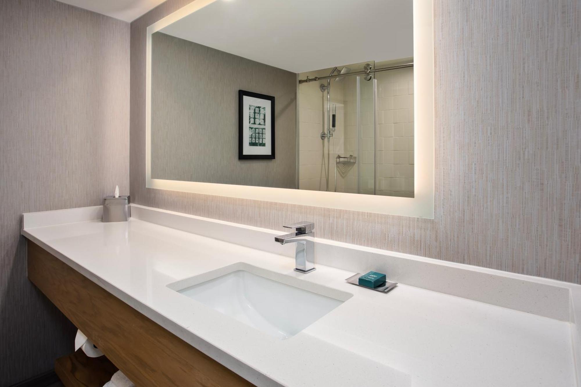 Doubletree By Hilton Lansing Hotel Ngoại thất bức ảnh